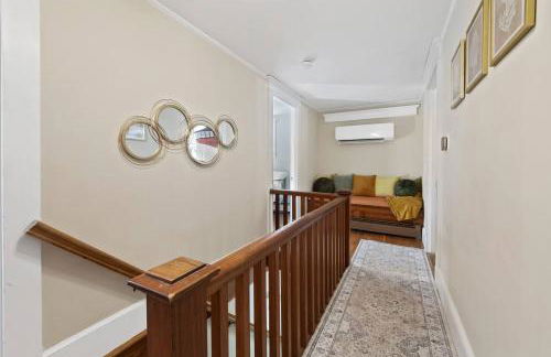 Coastal Red Farmhouse w/Firepit - Holiday Home - Foto 36