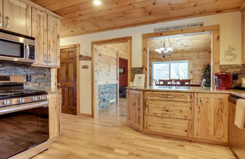 5 Mi to Slopes! Group Ski House with Game Room - Foto 13