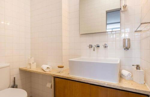 Unique Riverview Apartment - Photo 14