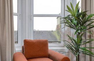 Stylish Penthouse Retreat - Photo 10