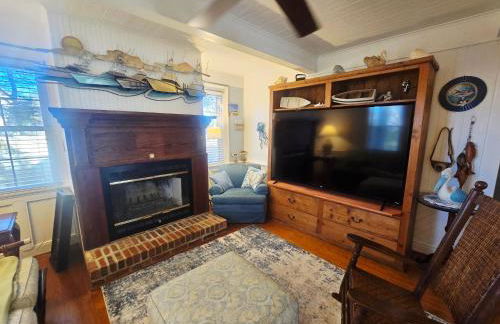 Historic Old Oak Cottage-Great water views! - Foto 18
