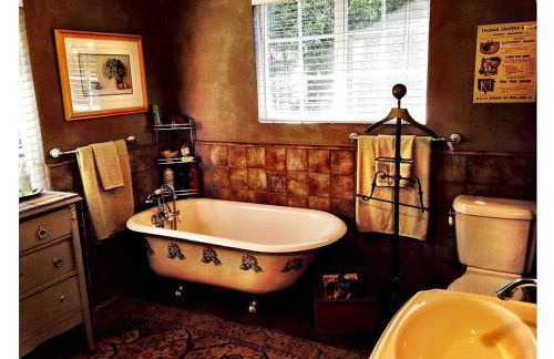 Grand Rustic Cabin Rental with Private Hot Tub near Escondido, California - Foto 8