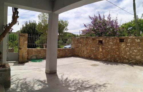 Artemis House - Photo 5