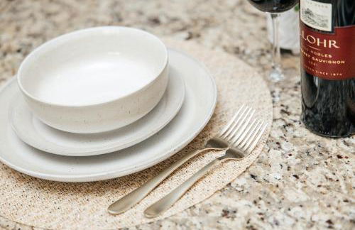 Gorgeous studio steps from The Groove - Foto 14