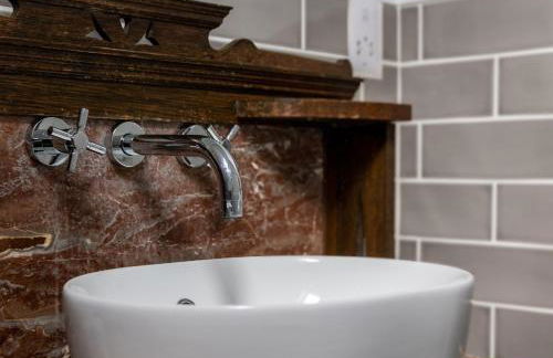 Stunning 5 Bed in the Centre of Bourton! - Photo 36