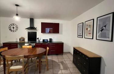 Appartement spacieux 2 chambres 100m2 centre petite ville - Photo 1