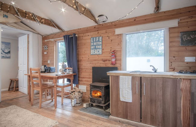 The Lodge - 1 Bedroom - Freshwest Beach Retreat - Photo 1