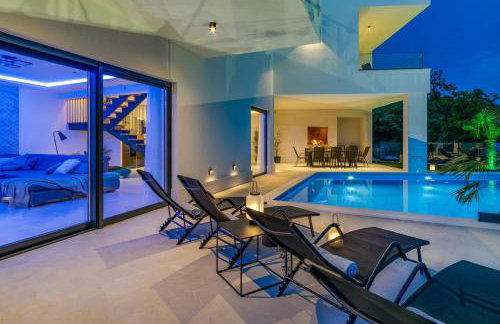 Villa Top Hill, heated infinity pool, Jacuzzi, Sauna, 5 en-suite bedrooms, a Media room - Foto 56
