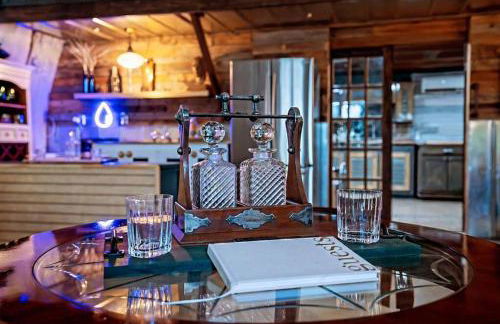 Hill Country Hangar with hottub, 7 minutes from the river and lake - Foto 8