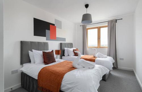 Luxury 2 bed, Central, Free Parking, Smart TV By Valore Property Services - Photo 17