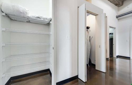 West Loop - City Views With In & Out Parking 6 - Photo 25