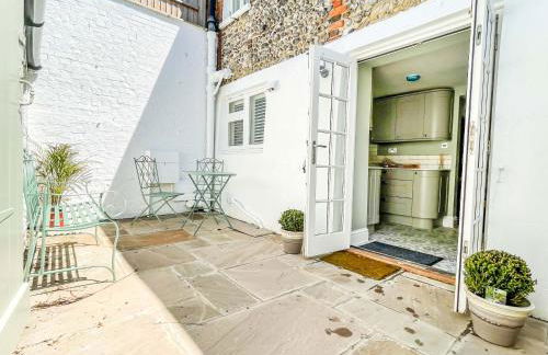 Beautiful 2 Bedroom Cottage with Private Courtyard in Arundel Centre - Foto 10