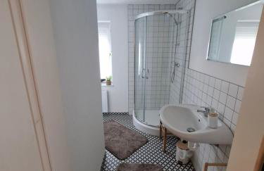 Zimmer HoMe No 17, 2 OG R3 - Foto 4