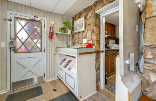 5 Mi to Pine Knob Pet-Friendly Studio Retreat - Foto 21