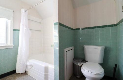 Spacious 6-bedroom house in charming Niagara Falls with AC - Foto 8