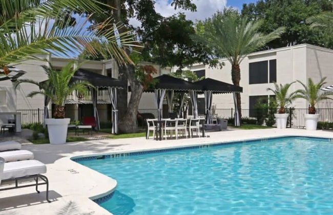 Chic 2BR Near Triangle With King Beds Fast Wifi - Foto 3