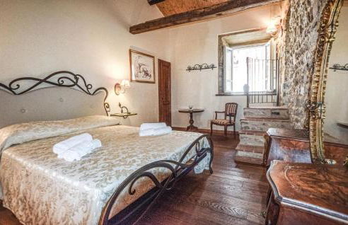 4 Bedroom Beautiful Home In Fivizzano - Foto 7