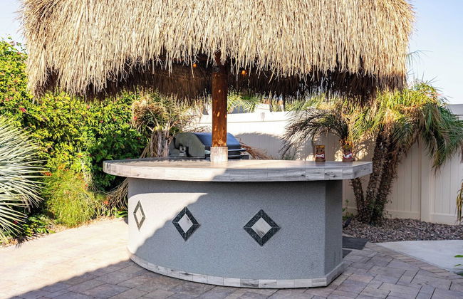 Luxe Indio Stay w/ Pool, Tiki Bar & Fire Pit Near Coachella Longfellow - Foto 2
