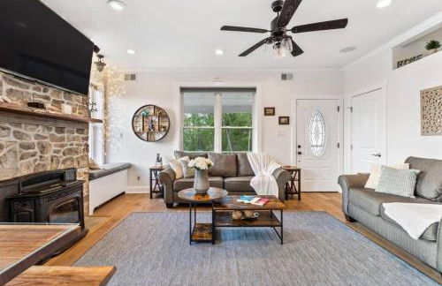 Foxfire - Secluded Zen Retreat with Spa & Views - Photo 29