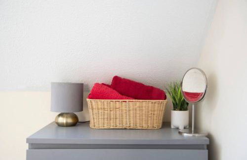 Cosy Milton Keynes Retreat with 2 Bedrooms - Photo 19