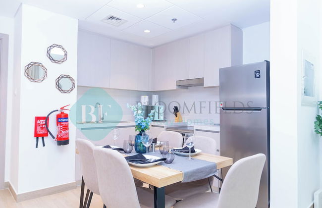 Bloomfields Fantastic 1BR in Waters edge - Photo 3