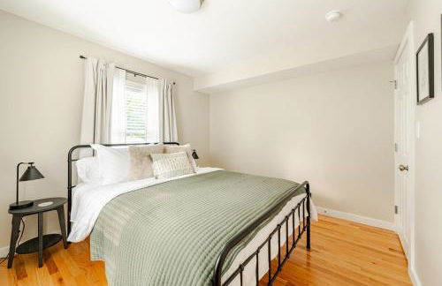 Pristine Walkable Downtown 2BR Apartment - Foto 9