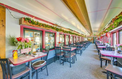 Couples Escape in Railcar, 13 Mi to Mount Rainier! - Photo 27