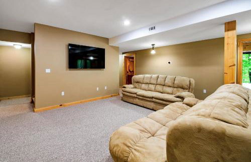 Massive Log Chalet with Hot Tub - Foto 72