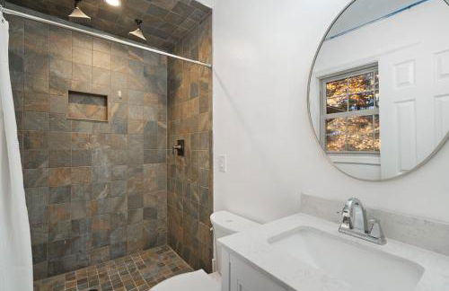 Emerald Cabin W/Hot tub, Firepit, Lake, Skiing - Foto 21