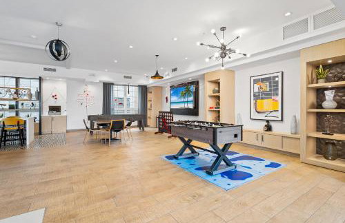 Modern 2BR 2BA Condo Sleeps 8 with Gym Laundry 20 Min to NYC - Foto 43