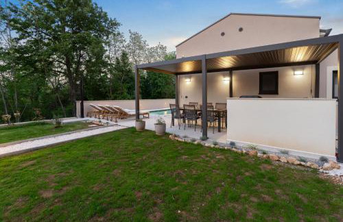 Charming Villa Harmonia with Heated pool and Indoor Jacuzzi surrounded by nature - Photo 70