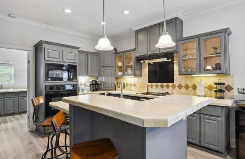 Old Town Bay St. Louis Outdoor Bar Area Game Room - Foto 9