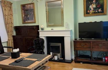 Kensington apartment with 2 bedrooms 1 living room and Patio - Photo 4