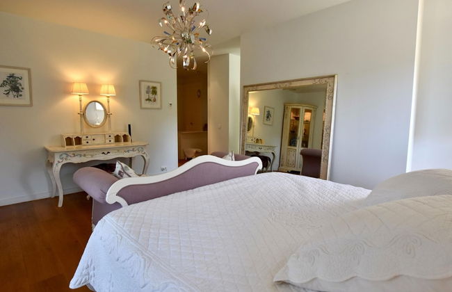 Luxury Villa With Private Pool - Photo 3