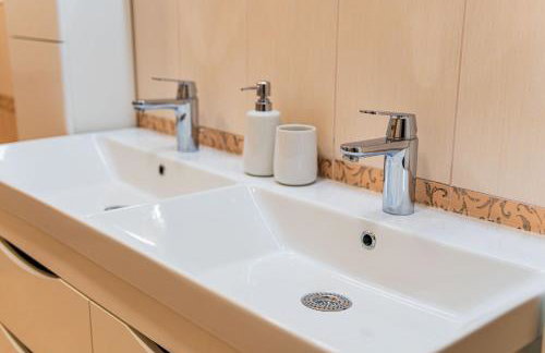 Zagreb 265 & 266 - 3 Bedroom Apartment & 2 Bedroom Apartment - City Centre - Flexible Keybox Entry - Monthly Rent - Modern - Photo 46