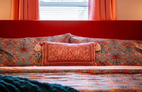 4 Bedroom Pool and Hot Tub Home Near Cleveland - Photo 57