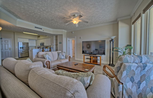 Marvelous Condo with Beachside Pool and Free Poolside WiFi - Unit 0902 by RedAwning - Foto 11