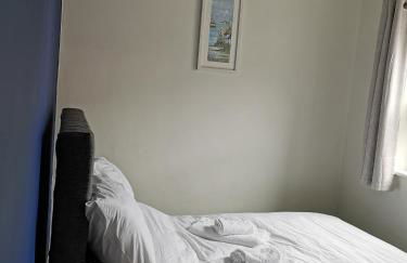 Family Friendly I Pets Welcome I Short Walk to Railway Station I 10min Drive to Safari Park - Foto 27