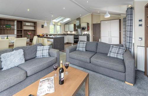 Stables 30, 3 Bed Luxury Lodge at Hafan y Mor - Foto 2