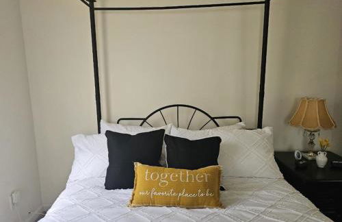 Friends & Family Suburban Retreat - Foto 32