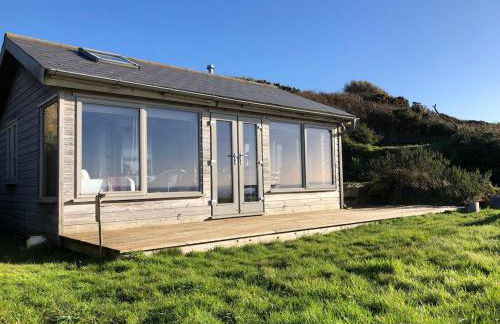 Romantic cliff top chalet at Whitsand Bay beach - Photo 1