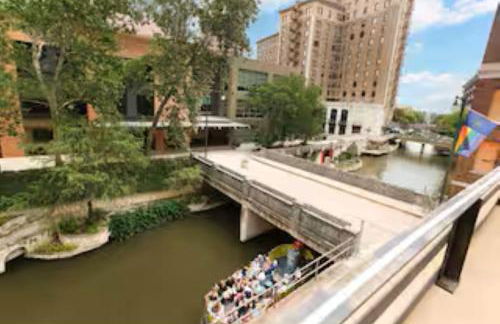 Riverwalk Gem-Stylish Downtown Escape with Views - Foto 13