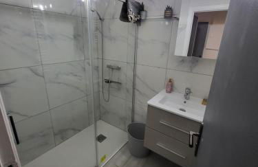 Air conditioned appartment 270m from beach - Foto 8