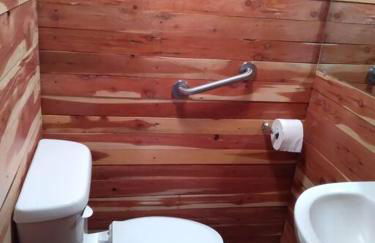 Cabin with a tree house on a buffalo farm . - Foto 21