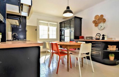 4 Bedroom Lovely Home In Bellegarde - Foto 6