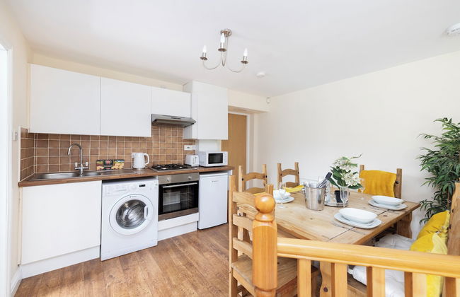 JOIVY Greenknowes Cottage W/ Hot Tub & Fireplace - Foto 7