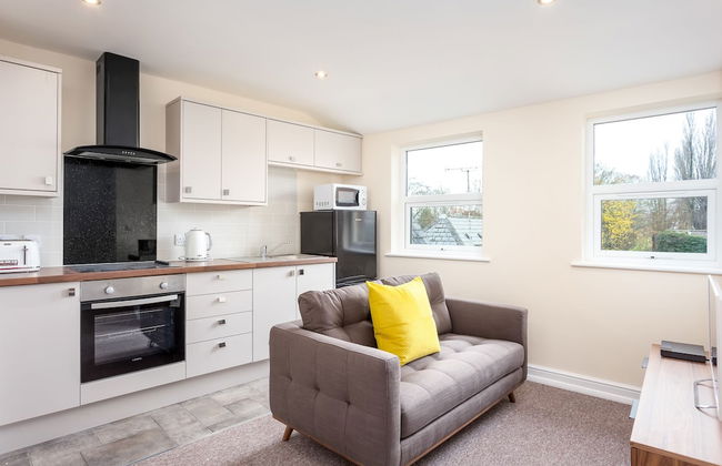 Elliot Oliver - 2 Bedroom Town Centre Apartment - Photo 1