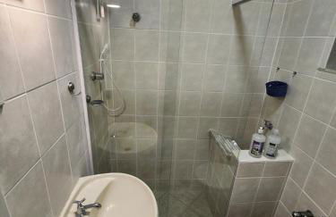 Complete studio one block from Flamengo beach - Foto 18