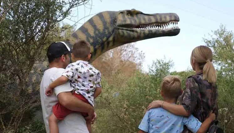 Visite de Dinosaurland en famille