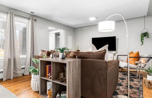 Warm & Comfy 2BR, Huge Backyard, Great Location! - Photo 26